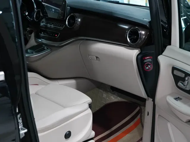 Mercedes-Benz V-Class — Фото автомобиля 14