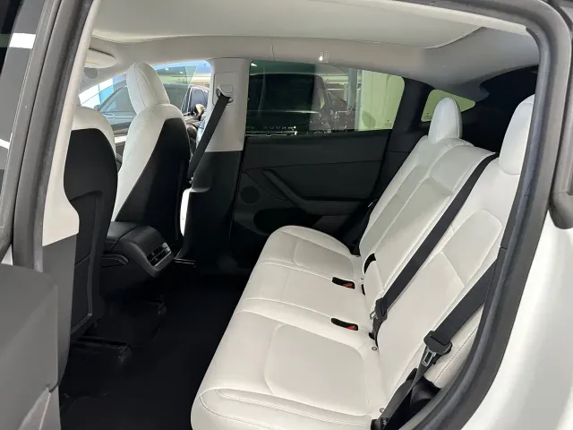 Tesla Model Y — Фото автомобиля 13