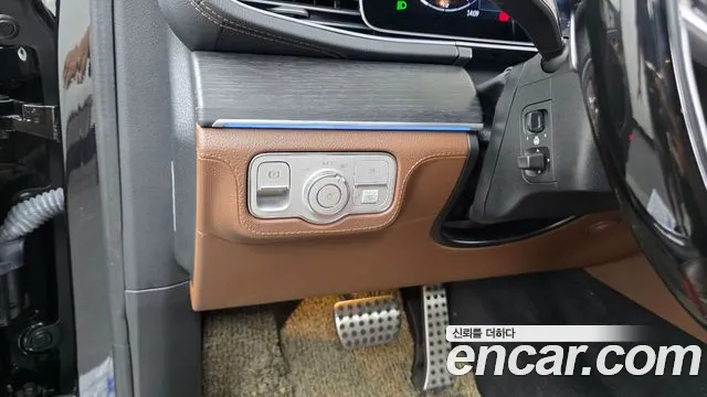 Mercedes-Benz GLS-Class — Фото автомобиля 27