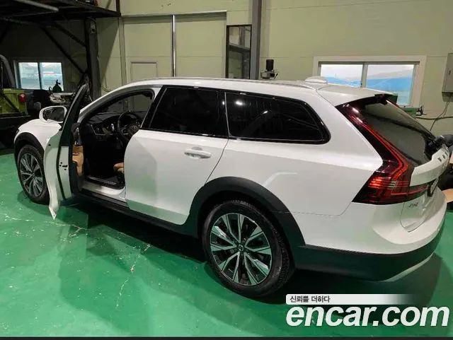 Volvo V90 — Фото автомобиля 6
