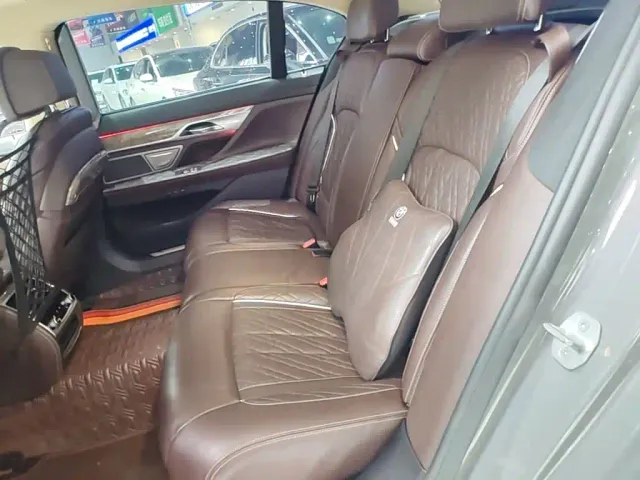 BMW 7 Series — Фото автомобиля 16