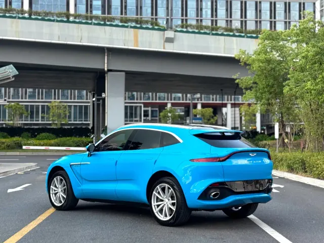 Aston Martin DBX — Фото автомобиля 9