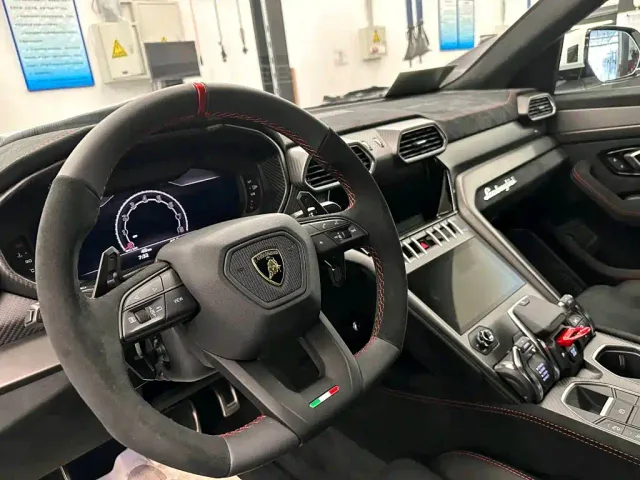 Lamborghini Urus — Фото автомобиля 6