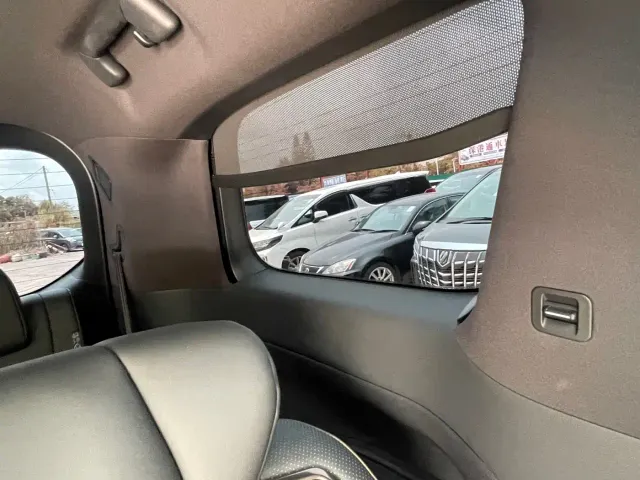 Toyota Alphard — Фото автомобиля 12
