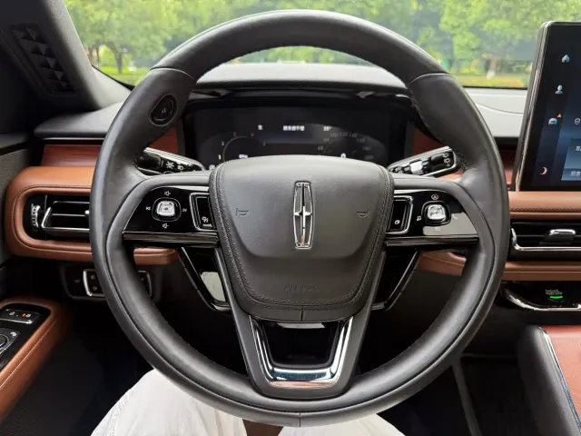 Lincoln Aviator — Фото автомобиля 13