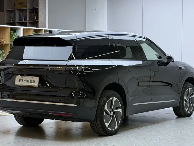 Nio ES8 — Фото автомобиля 16