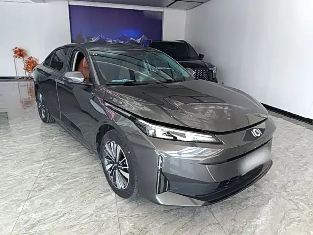 Changan Qiyuan A05 — Фото автомобиля 3