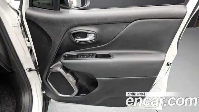 Jeep Renegade — Фото автомобиля 24