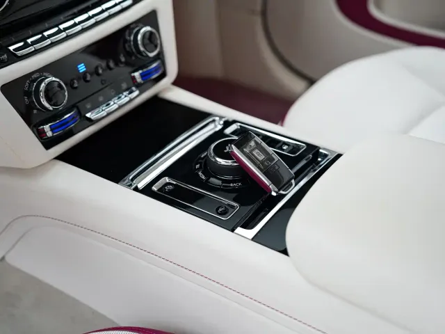 Rolls-Royce Spectre — Фото автомобиля 13