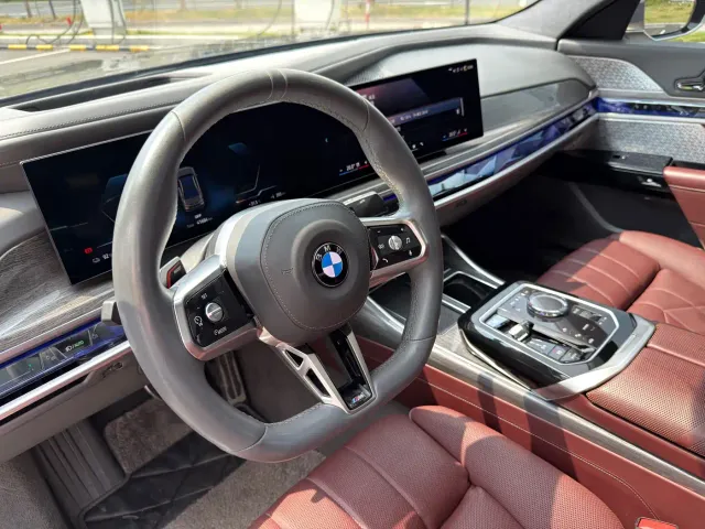 BMW i7 — Фото автомобиля 6
