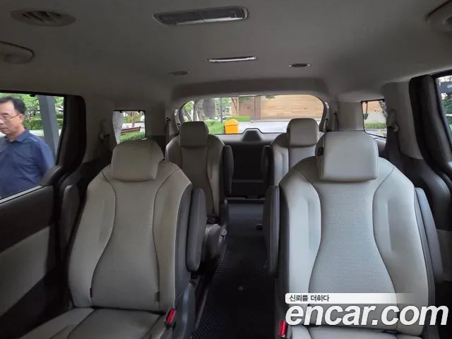 Kia Carnival Generation 4 — Фото автомобиля 5