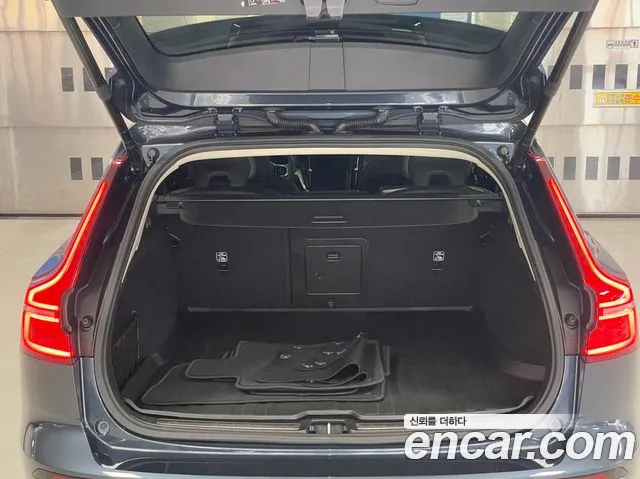 Вольво V60 V60 Cross Country 2 поколение B5 Ultimate AWD — Фото автомобиля 13