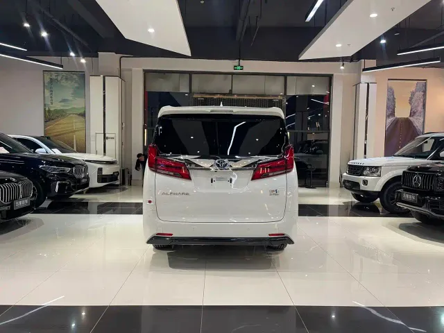 Toyota Alphard — Фото автомобиля 8