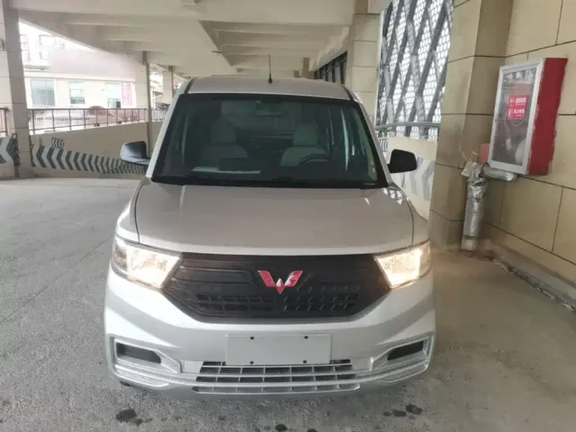 Wuling Hongguang V — Фото автомобиля 2