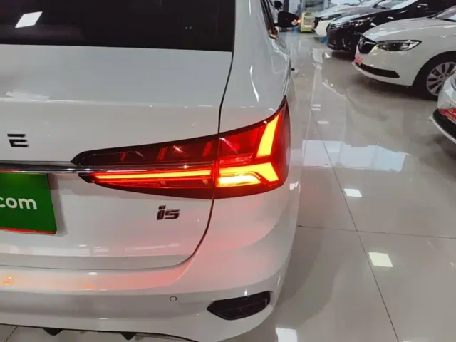 Roewe i5 — Фото автомобиля 7