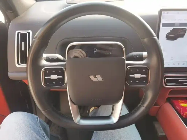 Li Auto L8 — Фото автомобиля 10