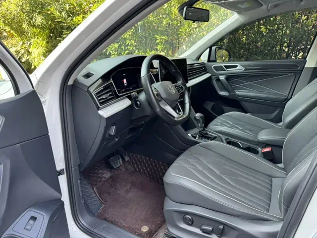 Volkswagen Tiguan L — Фото автомобиля 10