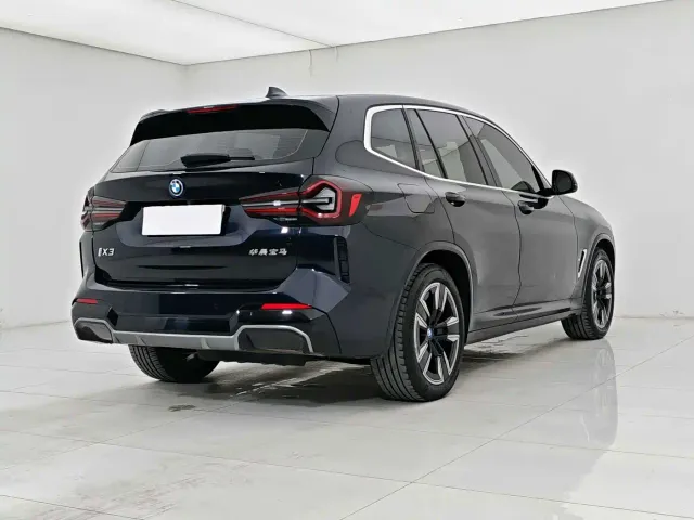 BMW iX3 — Фото автомобиля 6