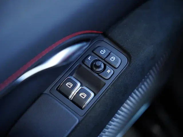 Lotus Emira — Фото автомобиля 16
