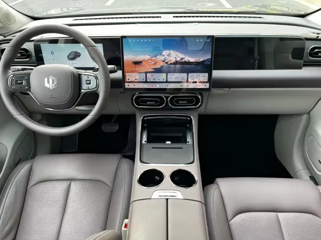 Leapmotor C11 — Фото автомобиля 6