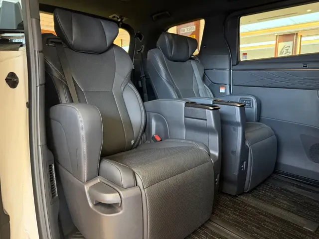 Toyota Alphard — Фото автомобиля 13