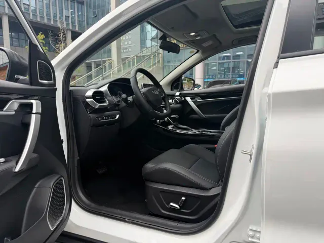 Geely Binyue — Фото автомобиля 11