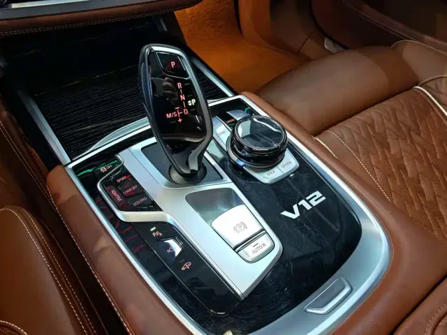 BMW 7 Series — Фото автомобиля 18
