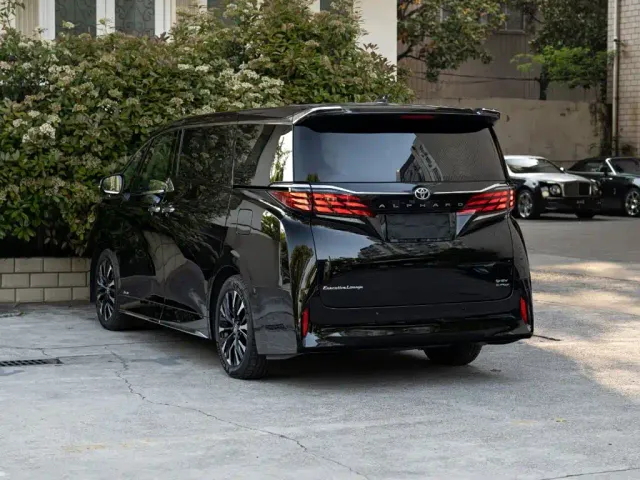 Toyota Alphard — Фото автомобиля 6