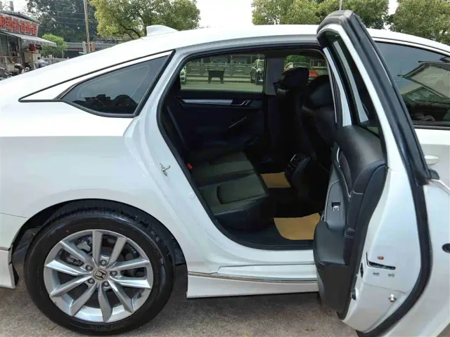 Honda Accord — Фото автомобиля 18
