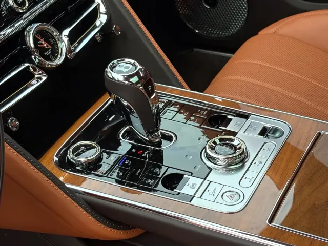 Bentley Flying Spur — Фото автомобиля 17