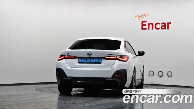 BMW i4 — Фото автомобиля 4