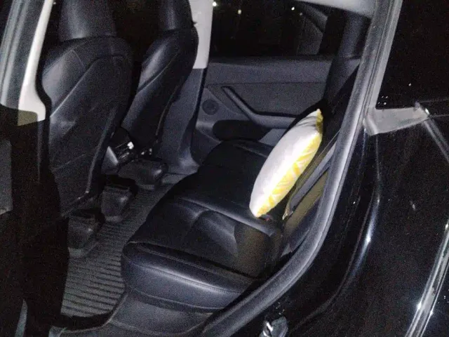 Tesla Model Y — Фото автомобиля 11