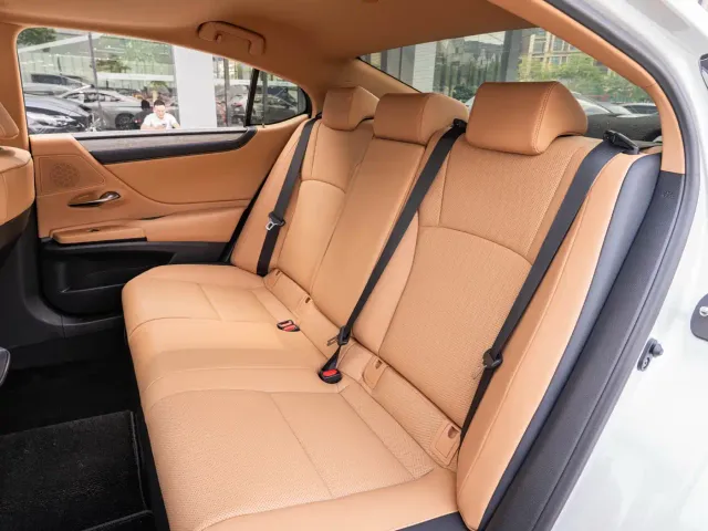 Lexus ES — Фото автомобиля 12