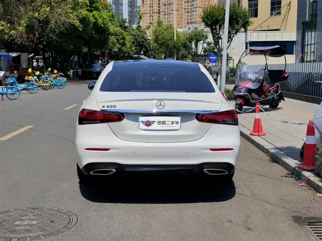 Mercedes-Benz E-Class — Фото автомобиля 5