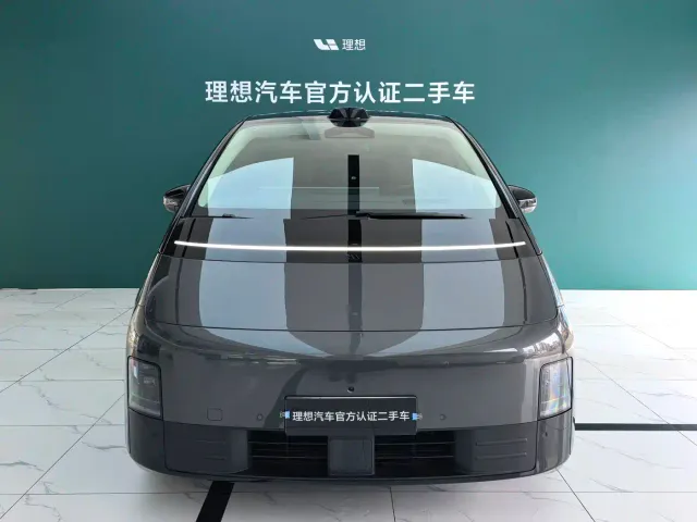 Li Auto MEGA — Фото автомобиля 2