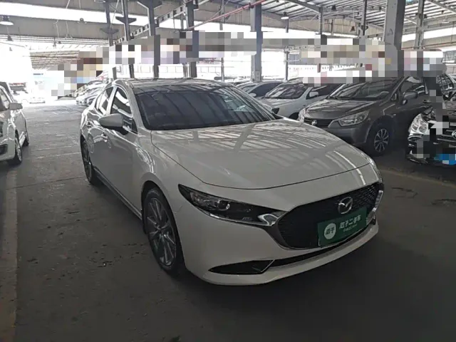 Mazda Axela — Фото автомобиля 3