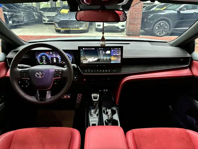 Toyota Camry — Фото автомобиля 2
