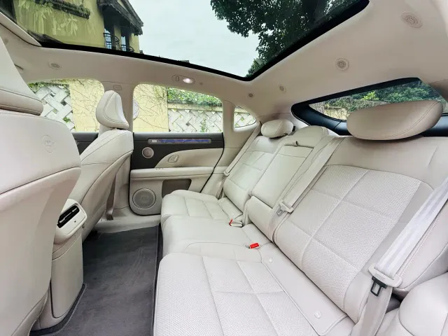 IM Motors LS6 — Фото автомобиля 18