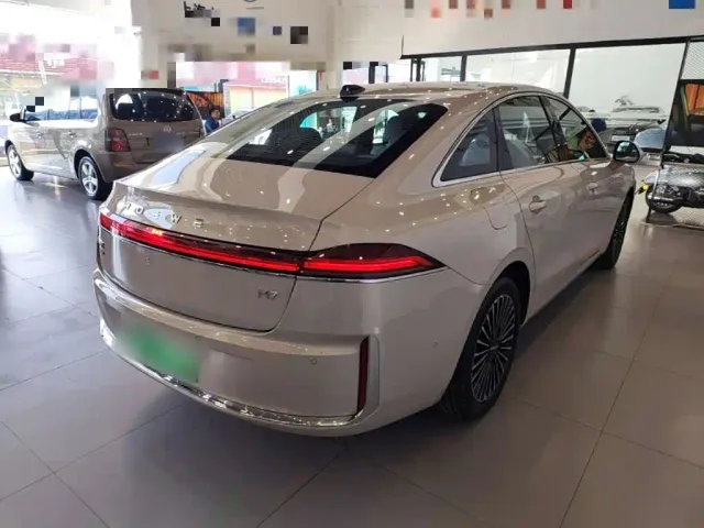 Roewe M7 DMH — Фото автомобиля 6