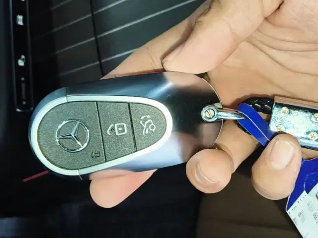 Mercedes-Benz E-Class — Фото автомобиля 8