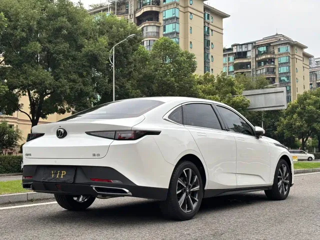 Changan Eado — Фото автомобиля 5