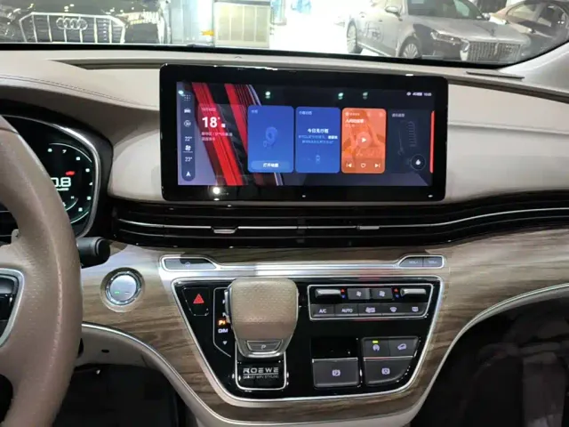 Roewe iMAX8 — Фото автомобиля 12