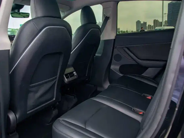 Tesla Model Y — Фото автомобиля 12