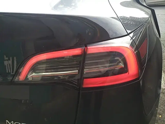 Tesla Model Y — Фото автомобиля 7