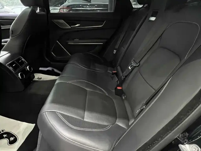 Jaguar XFL — Фото автомобиля 5