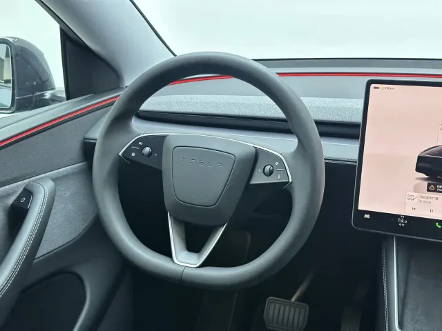 Tesla Model Y — Фото автомобиля 16