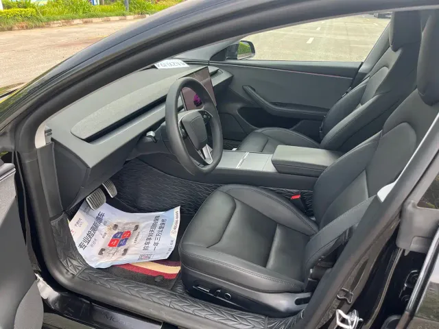 Tesla Model 3 — Фото автомобиля 8