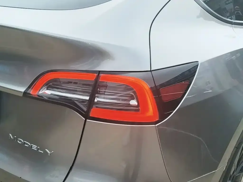 Tesla Model Y 2024 Rear-Wheel Drive Version — Фото автомобиля 7