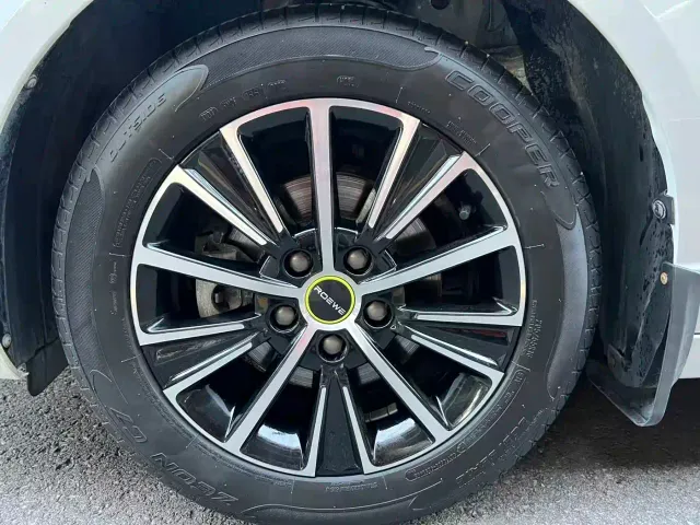 Roewe i5 — Фото автомобиля 14