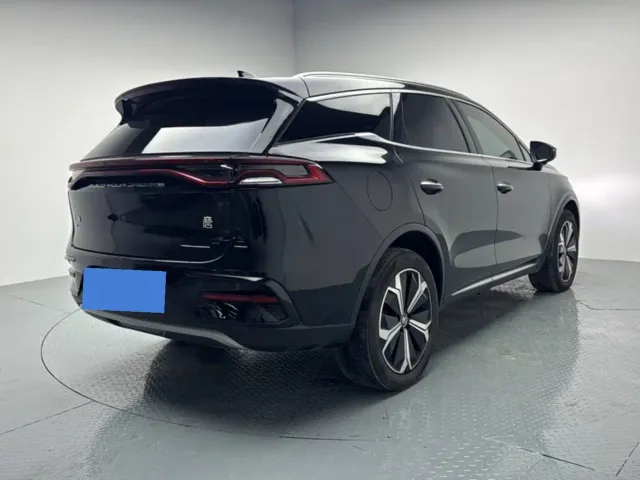 BYD Tang — Фото автомобиля 9